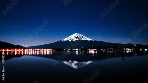 タイムラプス、冬の富士山と逆さ富士、夜の河口湖、日本の絶景