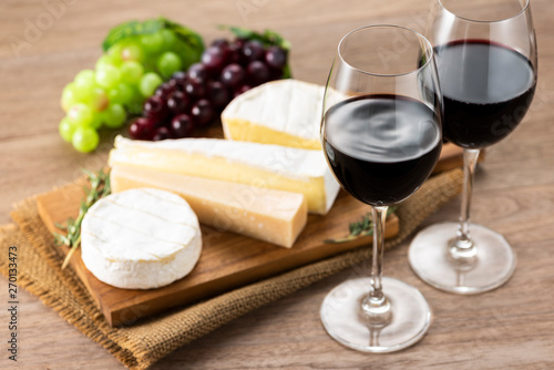 チーズの盛合せとワイン