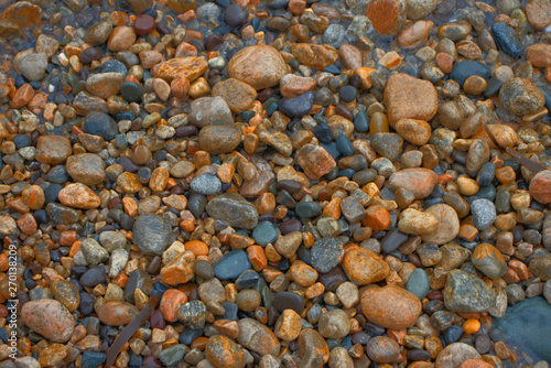 piedras a la orilla del mar