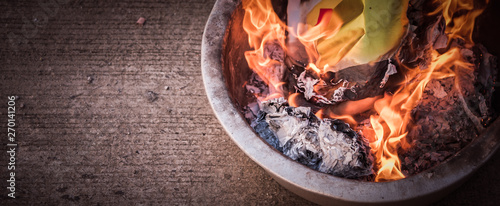 Φωτογραφία Burning fake gold in the Chinese New Year's Day .
