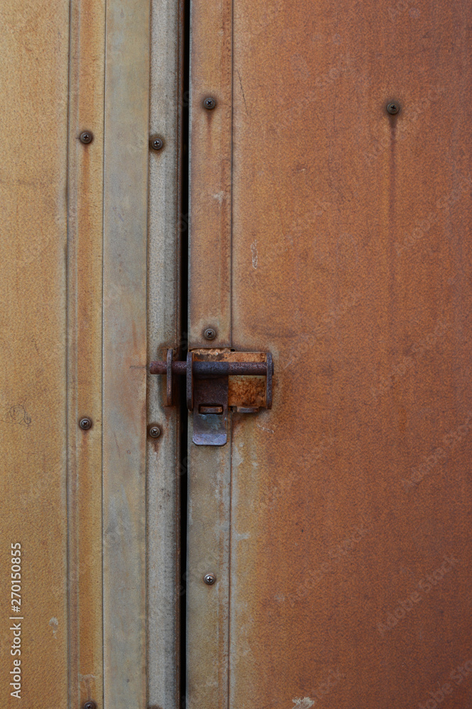 赤錆びた扉と鍵