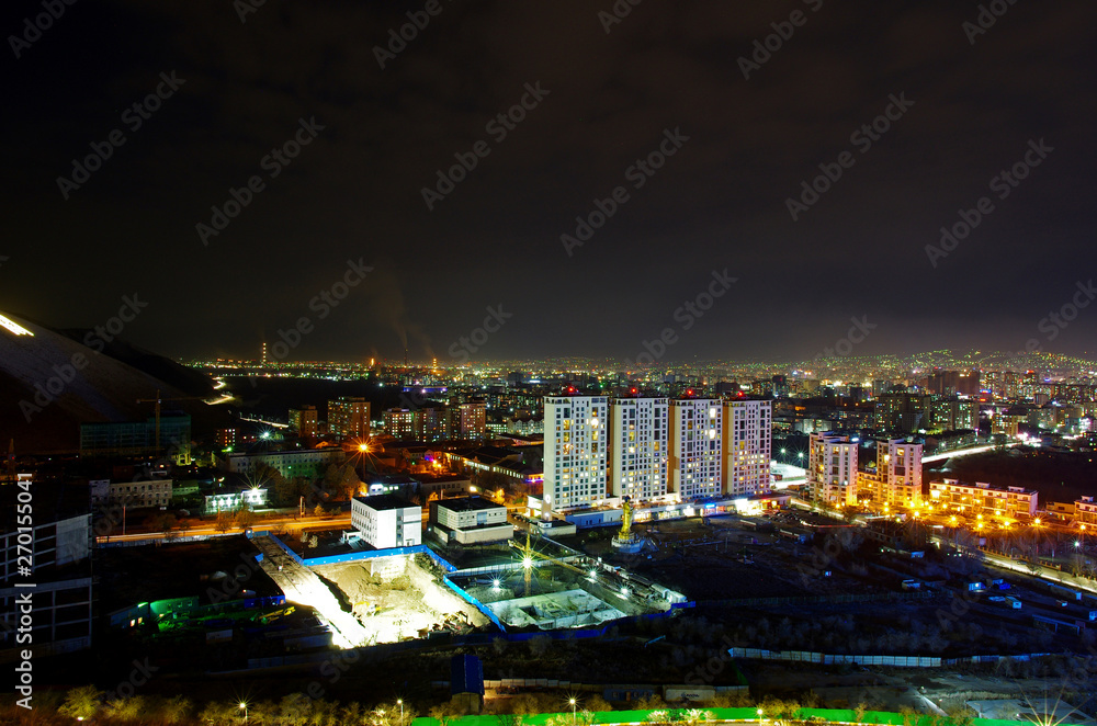 Fototapeta premium ザイサントルゴイの丘から見たウランバートルの夜景