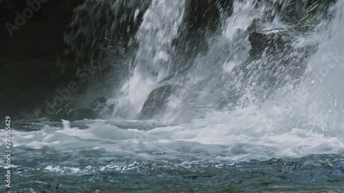 Wallpaper Mural 新緑の滝 蓼科大滝 長野県茅野市 Torontodigital.ca