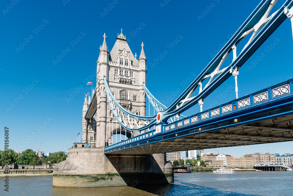 Obraz premium Tower Bridge in London against blue sky