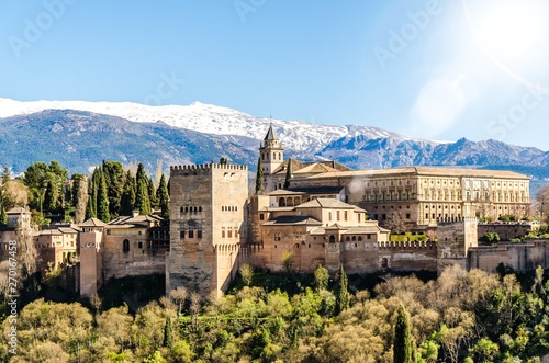 Alhambra in Granada im Gegenlicht