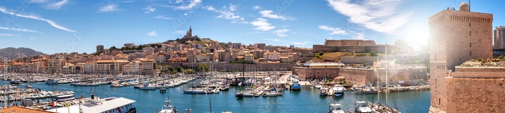Panorama Alter Hafen Marseille im Gegenlicht - obrazy, fototapety, plakaty 
