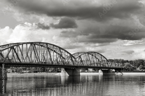 Truss bridge © Tupungato
