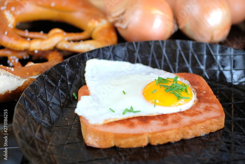 bayrischer Leberkäse mit Spiegelei photo