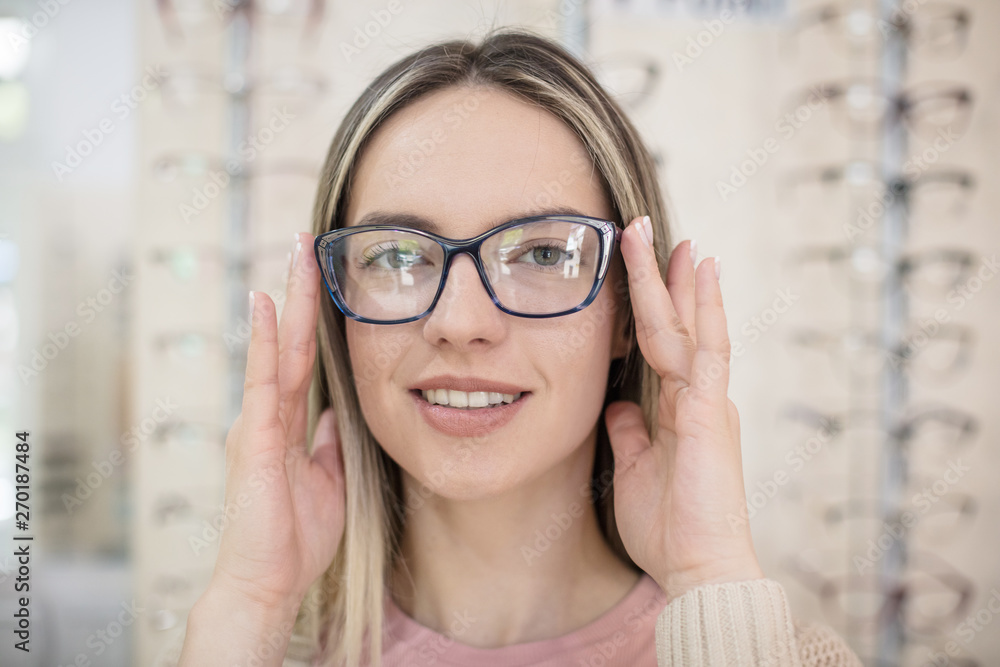 See clearly in these crystal frames. See clearly in these crystal frames.