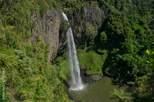 Wasserfall in gr  ner Natur