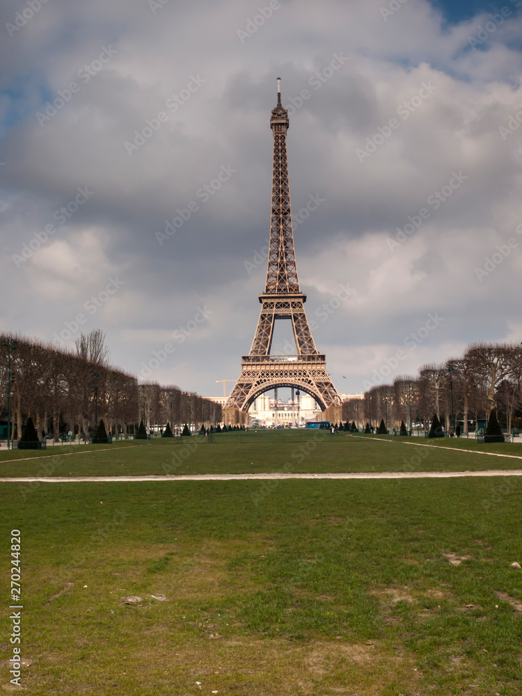 Fototapeta premium Eiffel Tower in Paris