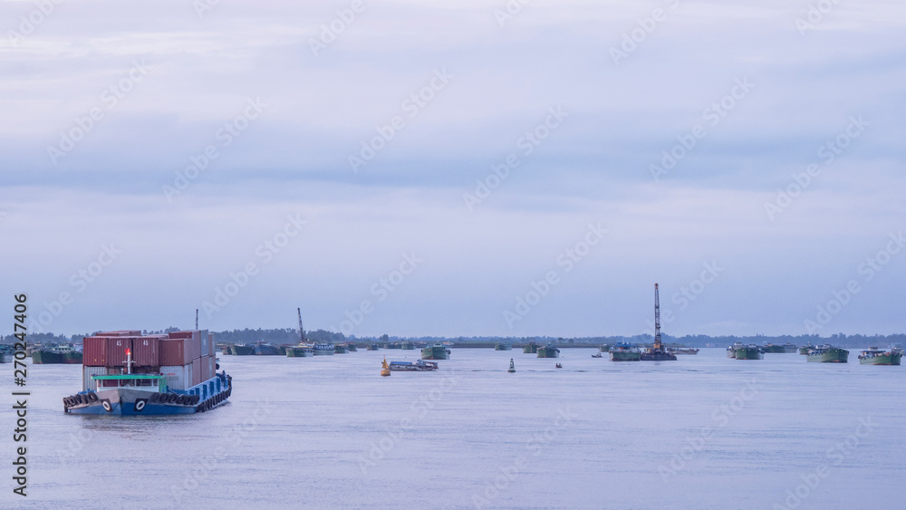 Containerschiff in Vietnam