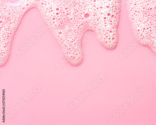 Obraz na płótnie soap foam on delicate pink background with copy space w salonie