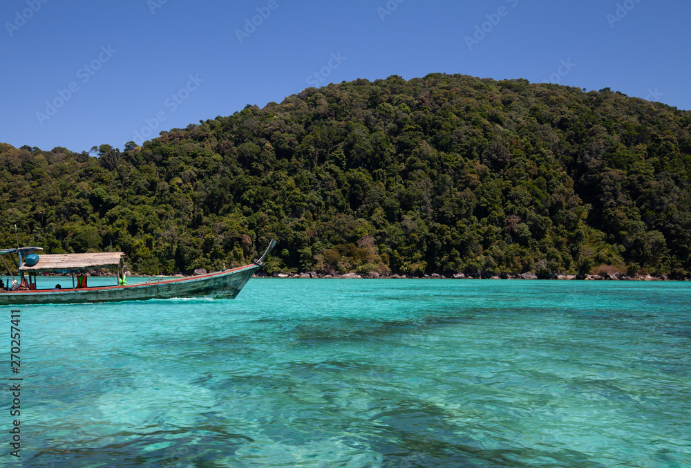 Obraz premium The snorkelling famous place of Mu Koh Surin Island National Park where near to Khura Buri district, Phang-nga, Thailand