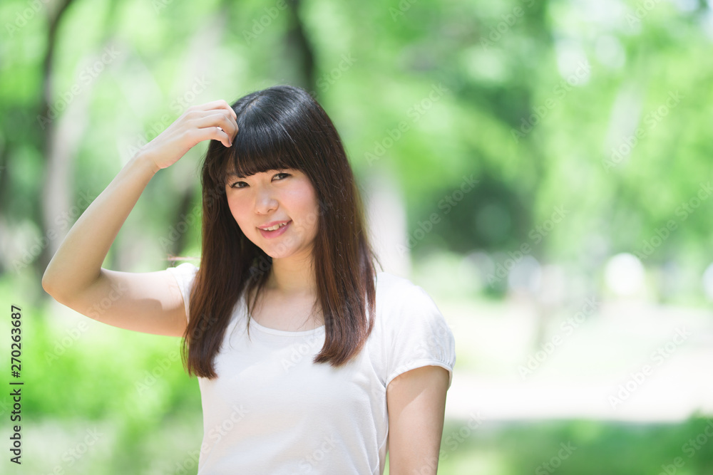新緑・女性 新緑・女性