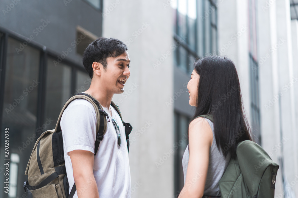 Φωτογραφία Traveler Asian backpacker couple feeling happy traveling in Beijing, China, cheerful young teenager couple walking at Chinatown
