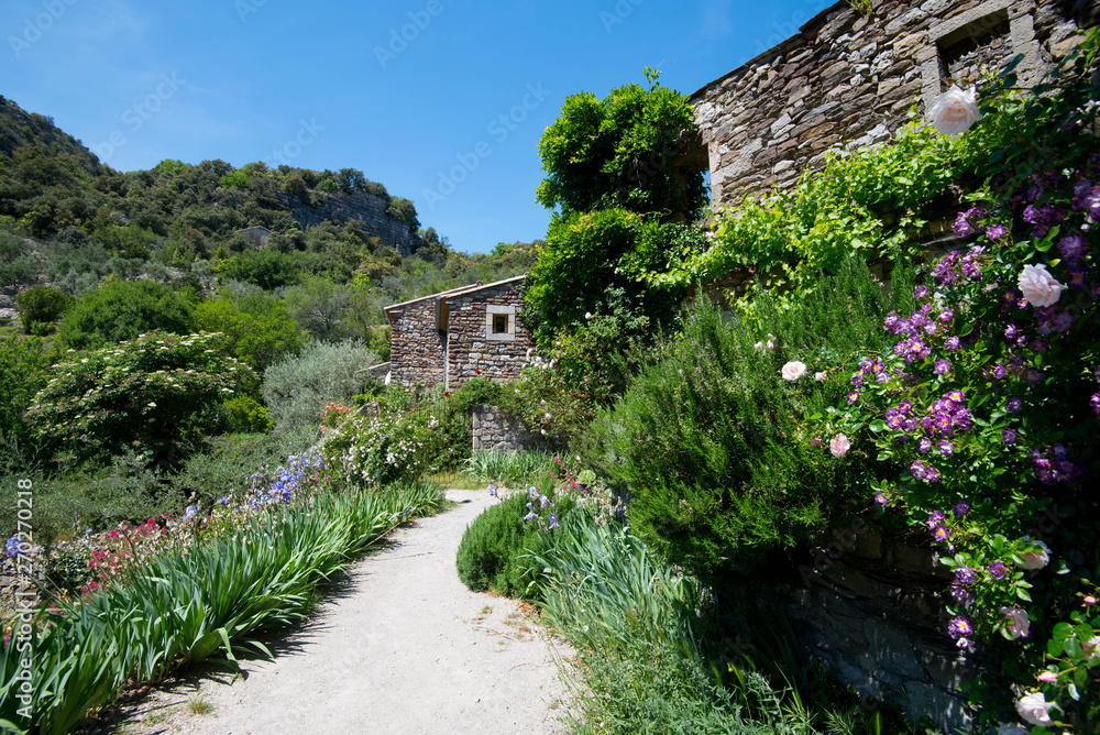 Wunderschönes Bergdorf und Umgebung von Naves in der Ardèche Wunderschönes Bergdorf und Umgebung von Naves in der Ardèche