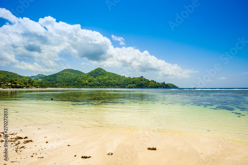 Fototapeta Naklejka Na Ścianę i Meble -  Beautiful tropical landscape of a sandy beach, Seychelles