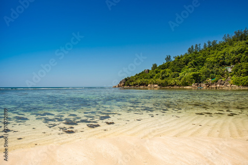 Fototapeta Naklejka Na Ścianę i Meble -  Beautiful tropical landscape of a sandy beach, Seychelles