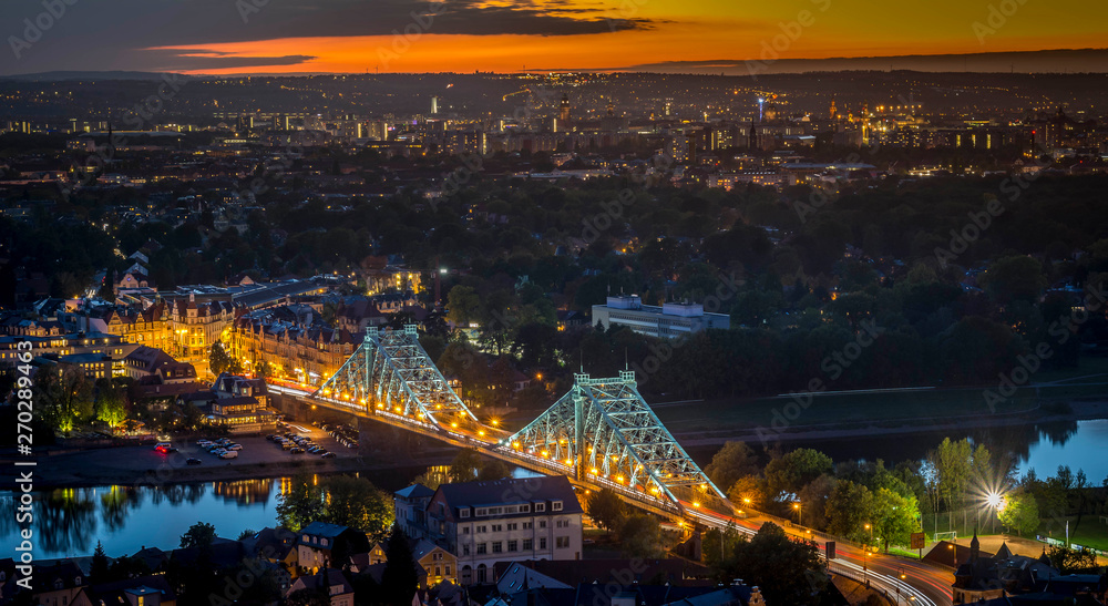 Naklejka premium Dreseden at night 