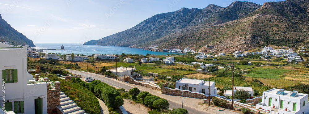 Panorama sur la baie de Kamares, île de Sifnos, Cyclades, Grèce