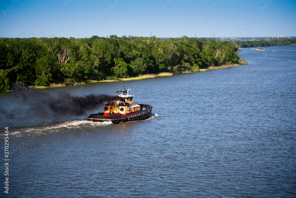 Obraz premium Tugboat on the Savannah River in Georgia