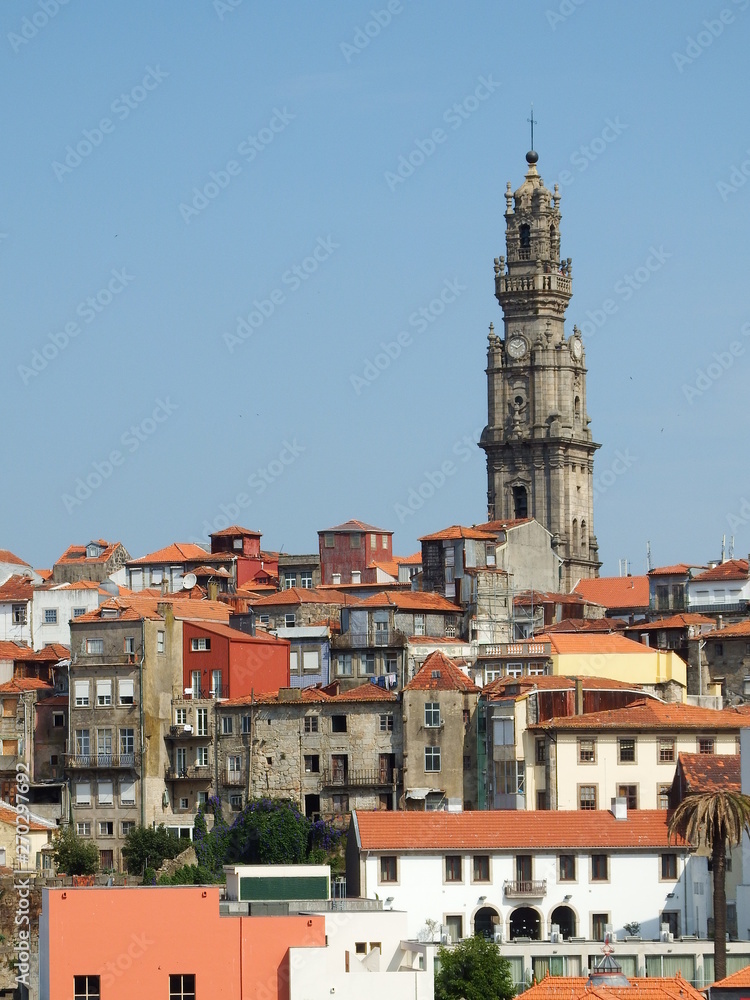 Les toits de Porto au Portugal