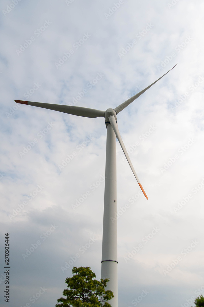 止まっている風力発電のプロペラ 止まっている風力発電のプロペラ