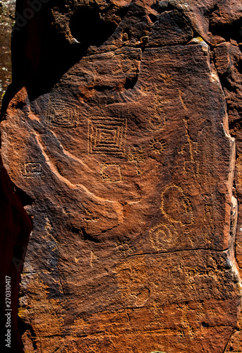 фотографія Ancient Sinagua Rock Art Petroglyphs at V bar V Ranch National Heritage Site