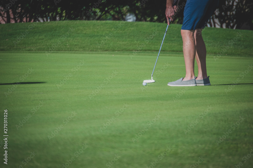 Obraz premium Man golfing at country club