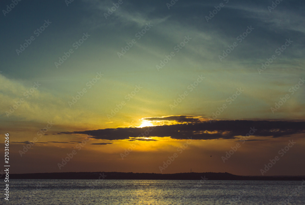 Obraz premium sea ​​scenic sunsets in the Far East