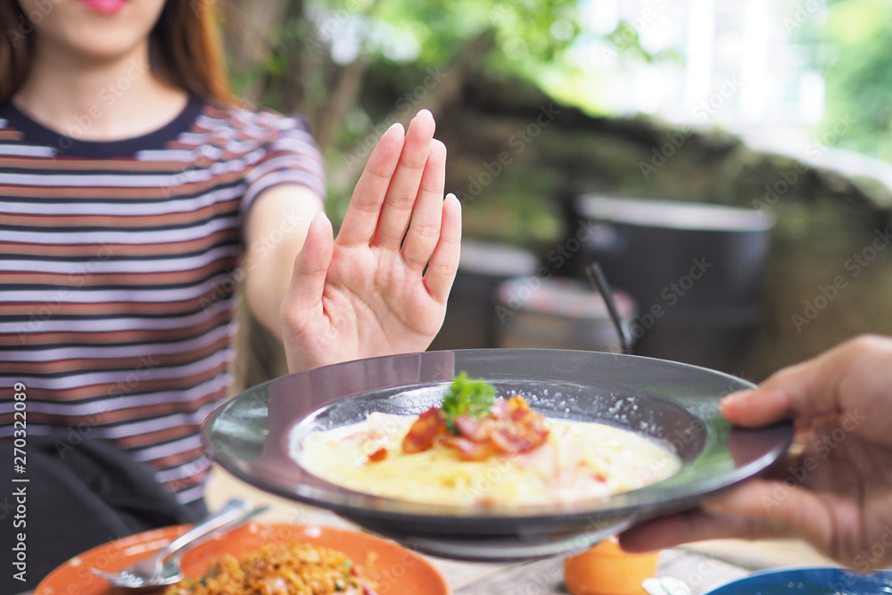 Women push dishes that are thought to be a mixture of fat trans fat. Lose weight do not eat flour Women push dishes that are thought to be a mixture of fat trans fat. Lose weight do not eat flour