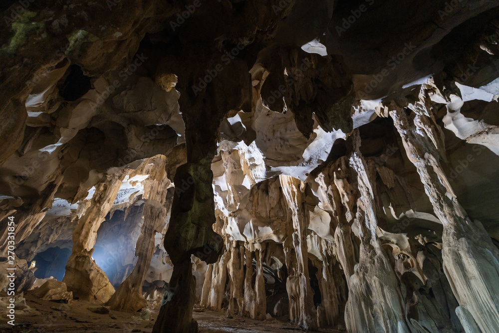Dark Underground A-rawan Cave, Phare ,thailand
