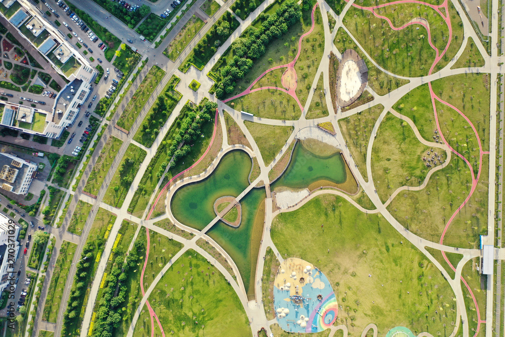Obraz premium Aerial top down view of the public city park in Moscow, Russia