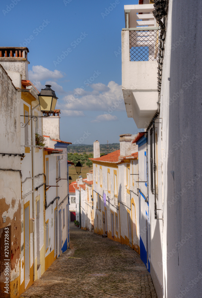 Fototapeta premium Rue portugaise typique à Arronches, Alentejo