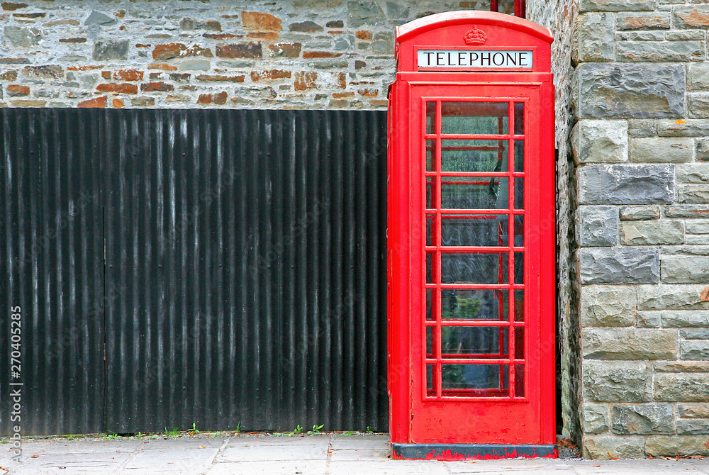 Obraz premium red telephone box -