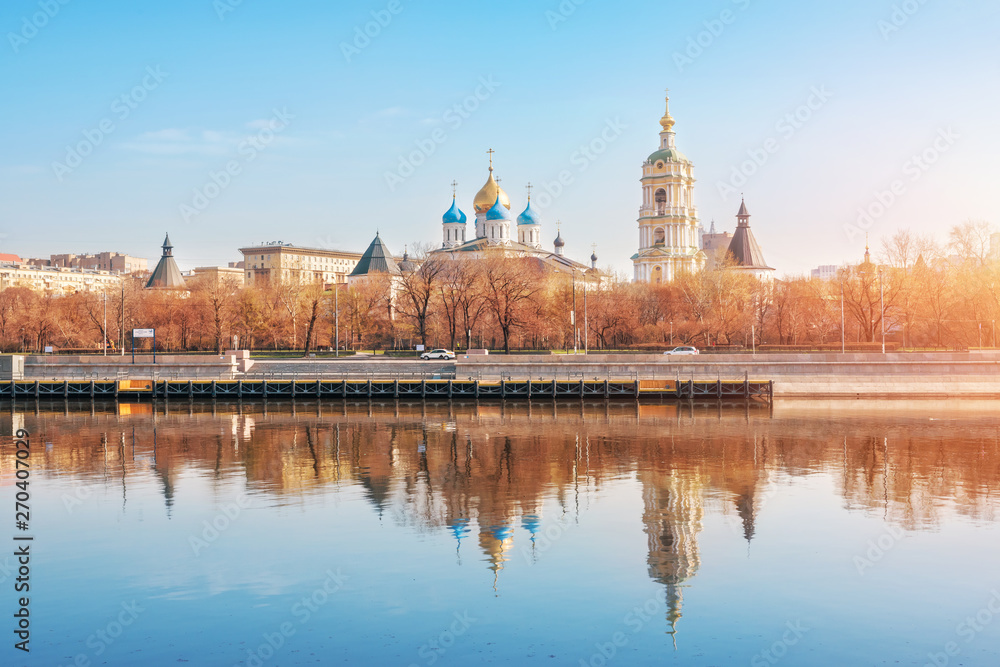Новоспасский монастырь и его отражение Novospassky monastery in Moscow and its reflection Новоспасский монастырь и его отражение Novospassky monastery in Moscow and its reflection