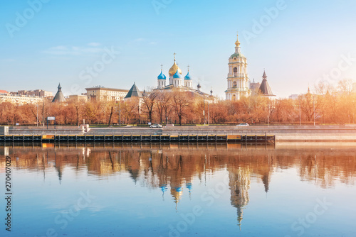 Новоспасский монастырь и его отражение Novospassky monastery in Moscow and its reflection