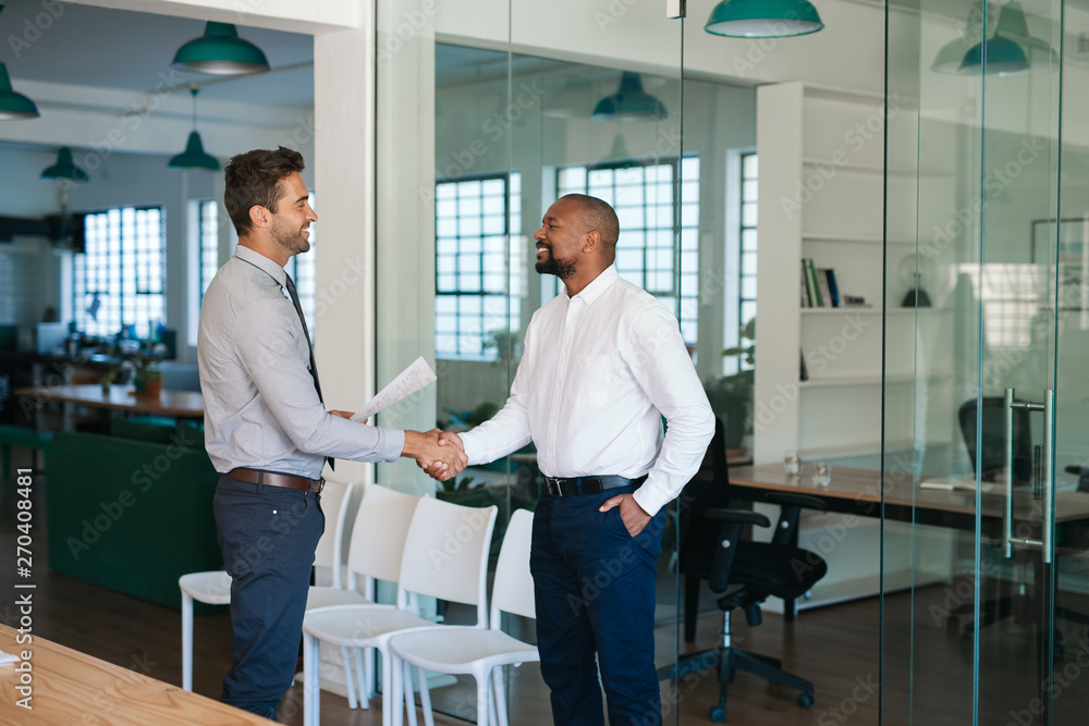 Obraz premium Manager shaking hands with a job applicant after an interview
