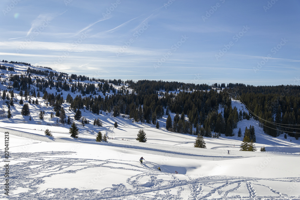 Piste de ski sur Paysage de montagne dans les Alpes