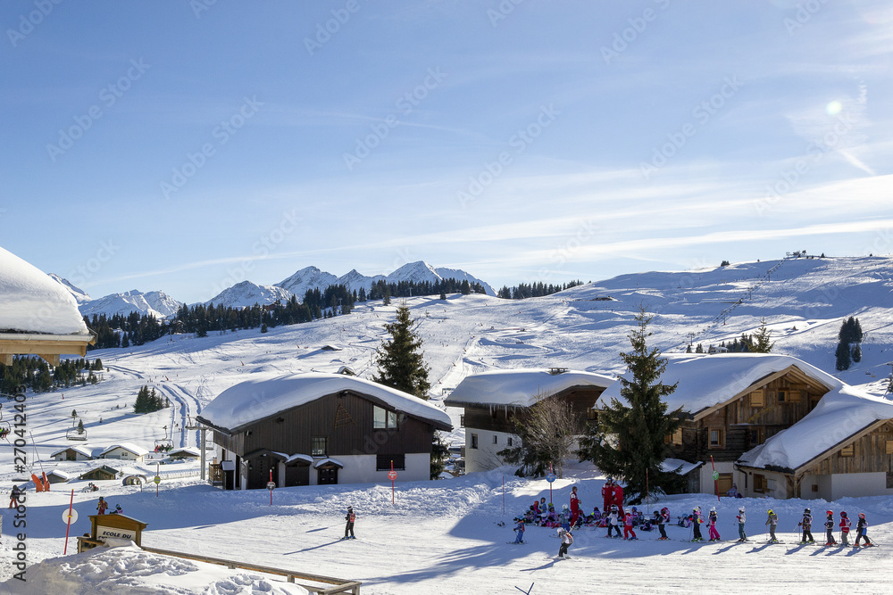 Piste de ski sur Paysage de montagne dans les Alpes 