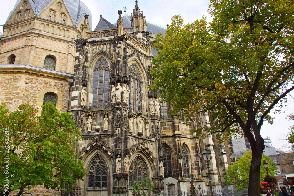 Der Dom zu Aachen, eine Sehenswürdigkeit im Westen von Deutschland