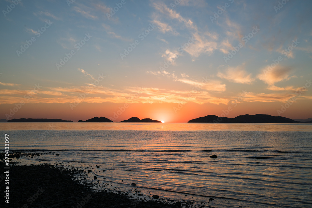 Naklejka premium Sunset in the beach in the California coast.