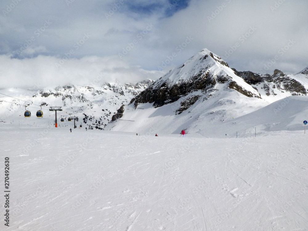 Naklejka premium Abfahrt von der Zehnerkarspitze ins Tal