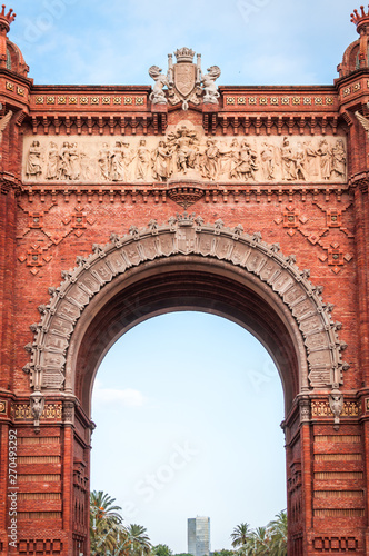 Architectural close-up on the center of the red brick Arch of Barcelona © TheParisPhotographer