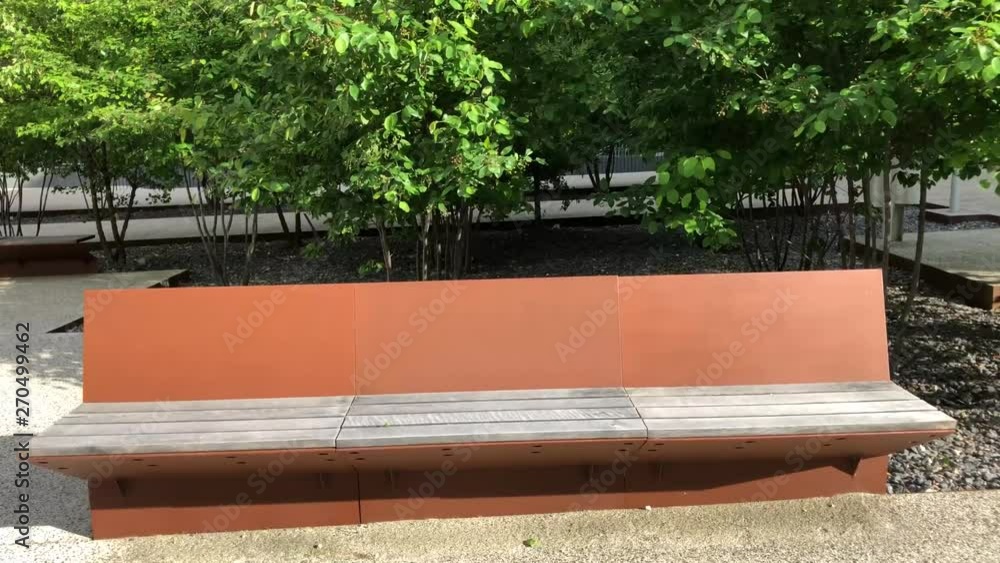 Banc design en métal et bois