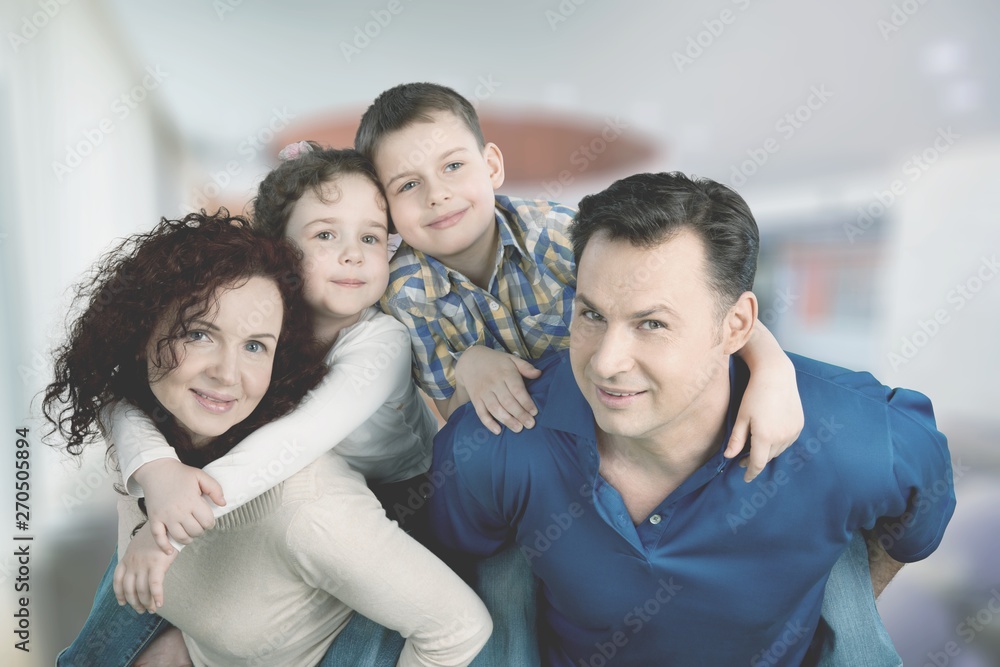 Obraz premium Beautiful smiling family sitting at sofa