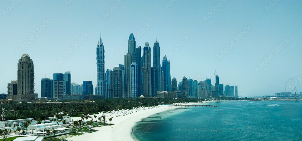 Fototapeta premium Dubai Skyline over the Sea
