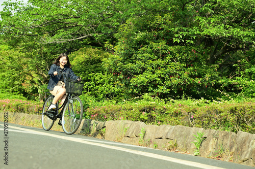 The girl student who goes to school