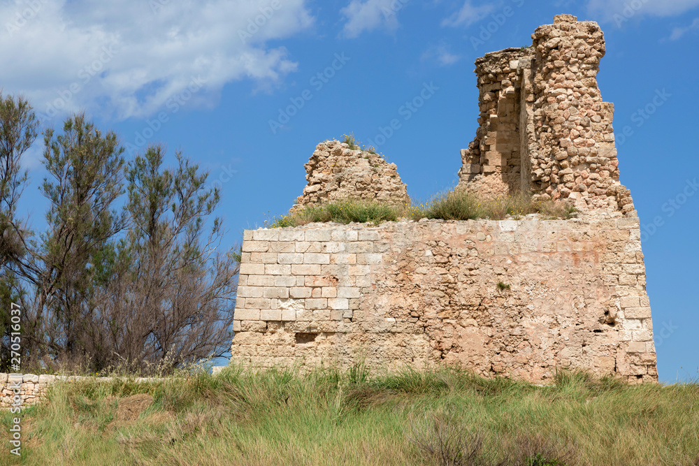 Antica torre sul mare